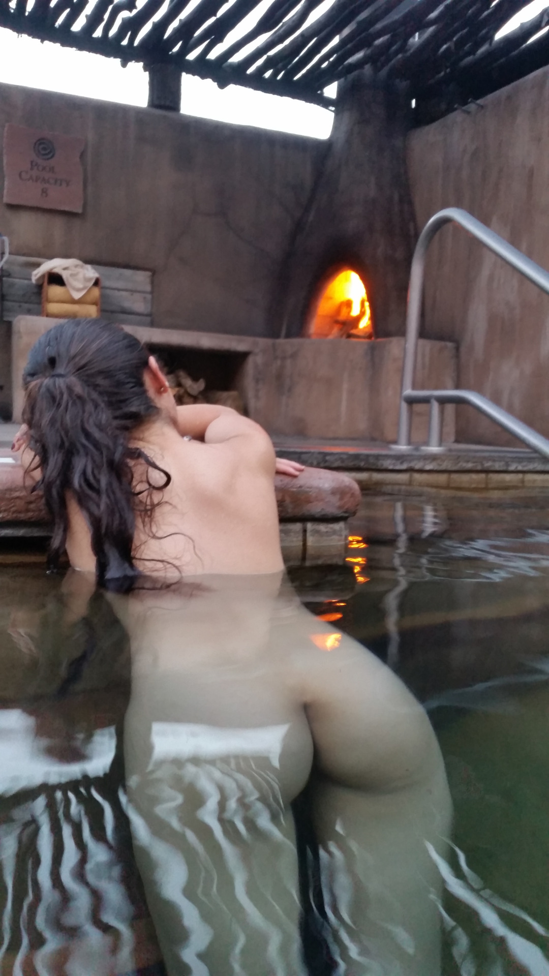 1080x1920, 364 Kb / бассейн, печь, камин, попа, поручень