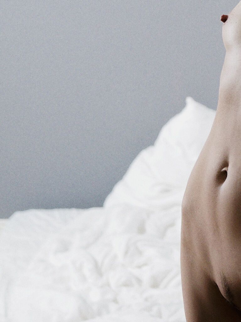 768x1024, 75 Kb / одеяло, сосок, бритая