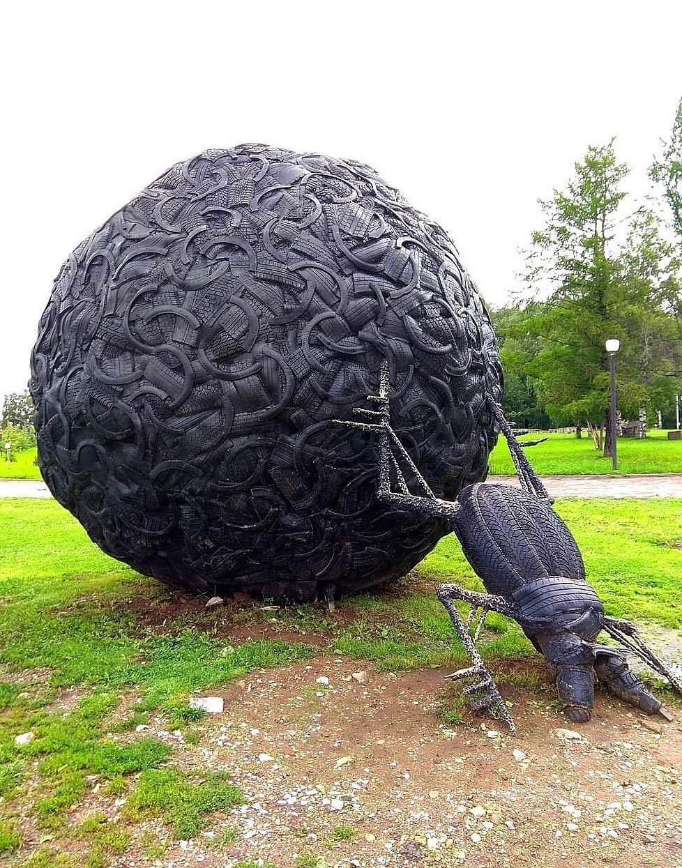 978x1245, 521 Kb / скульптура, жук, шарик