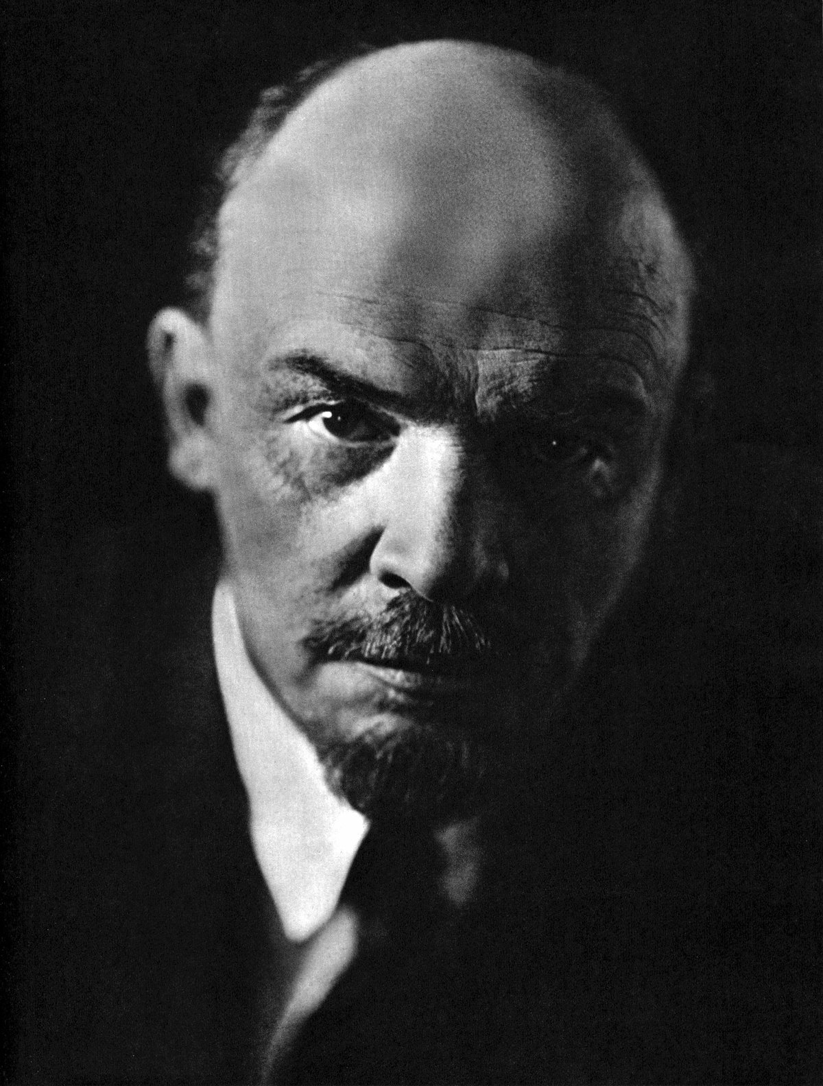 1200x1584, 334 Kb / Ленин, ч/б