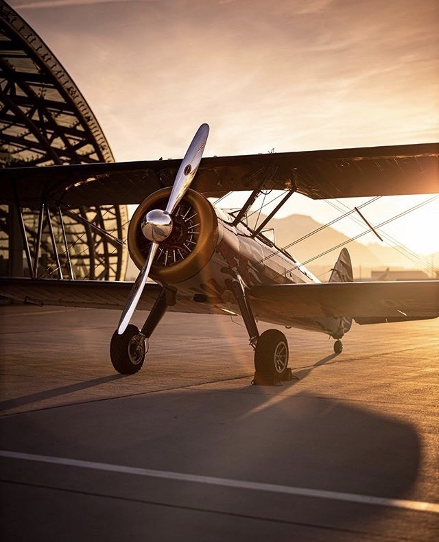 640x790, 114 Kb / самолет, винт, ангар, закат, солнце, кукурузник