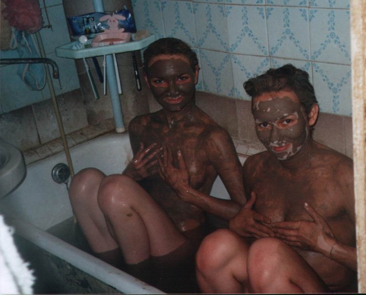 750x605, 68 Kb / девки, ванна, грязь