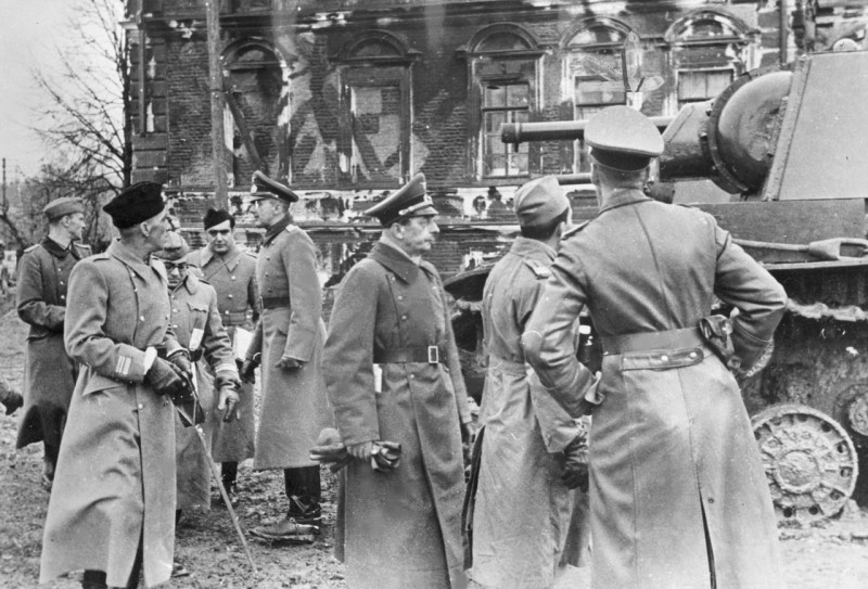 800x543, 135 Kb / ч/б, танк, форма, пилотка, кв-1, ссср, Ленинград