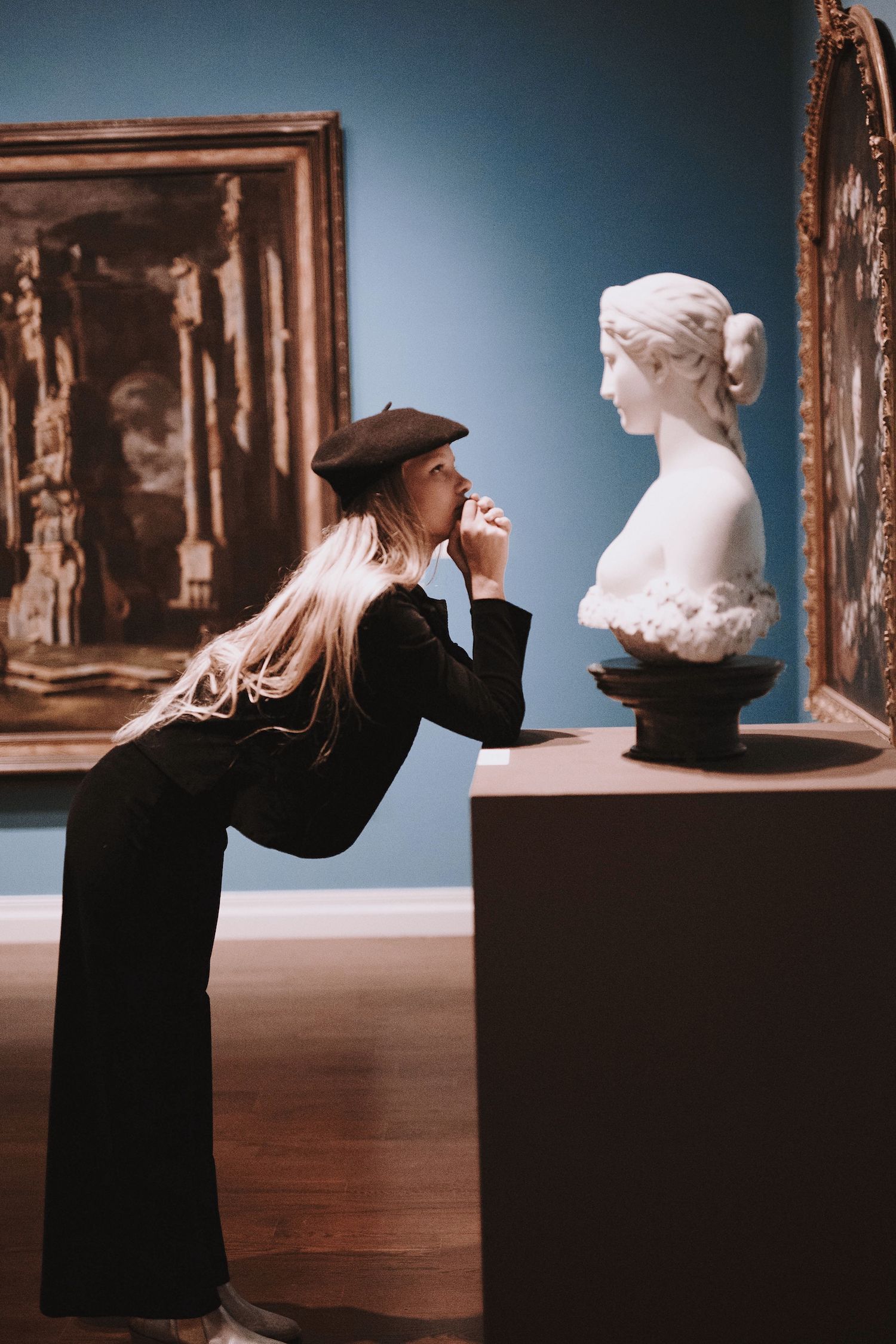 1500x2249, 417 Kb / картина, бюст, блондинка, берет