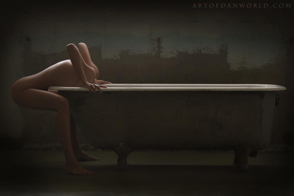 1024x683, 27 Kb / ванна, без головы