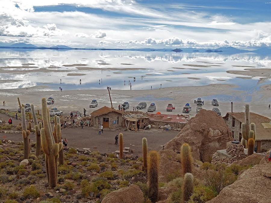 900x675, 117 Kb / кактусы, воды, домики, деревня, автомобили, люди, небо, облака