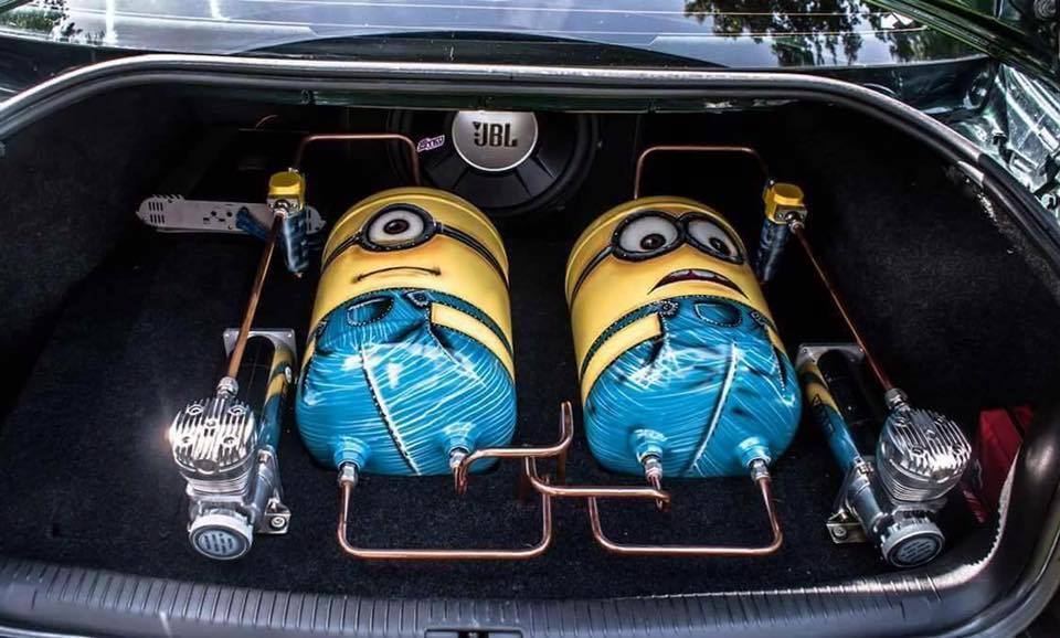 960x578, 87 Kb / автомобиль, багажник, азот, миньоны, сабвуфер