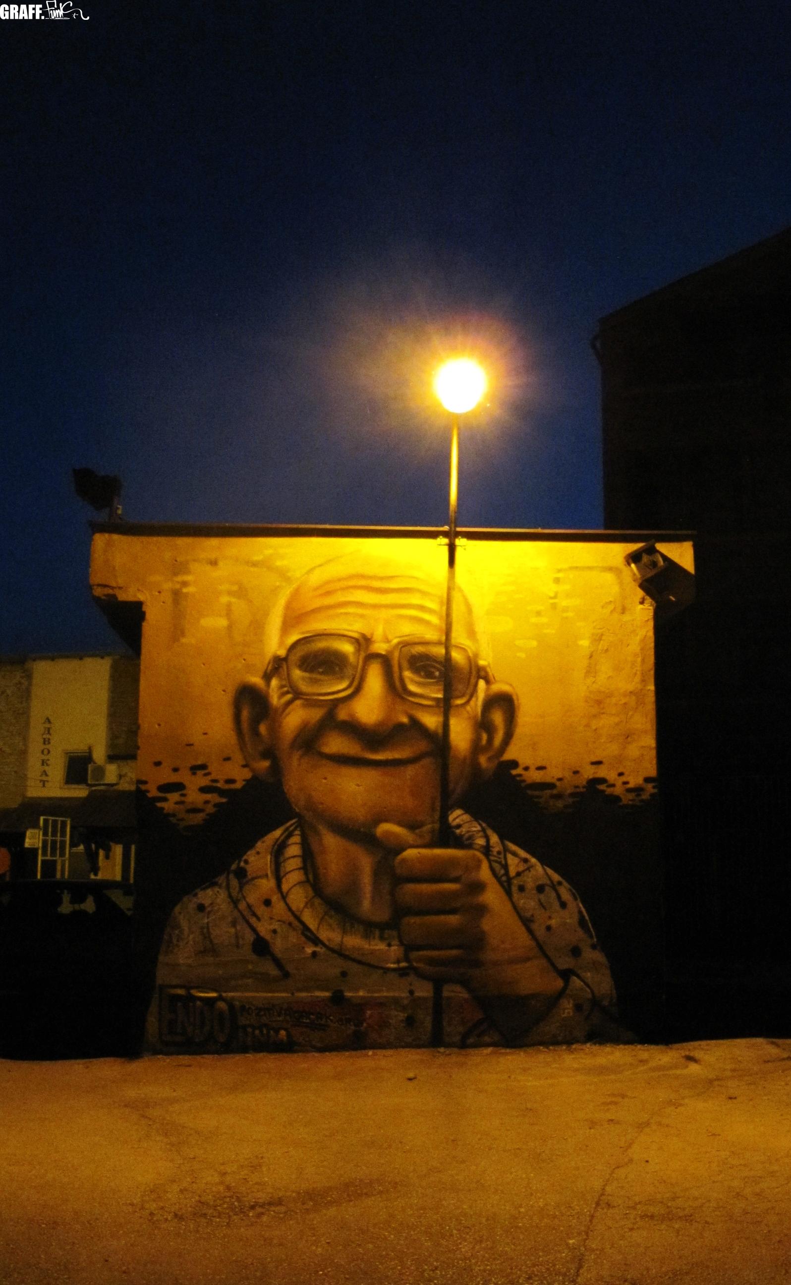 1596x2592, 351 Kb / ночь, фонарь, стрит арт, столб, старик, очки, граффити