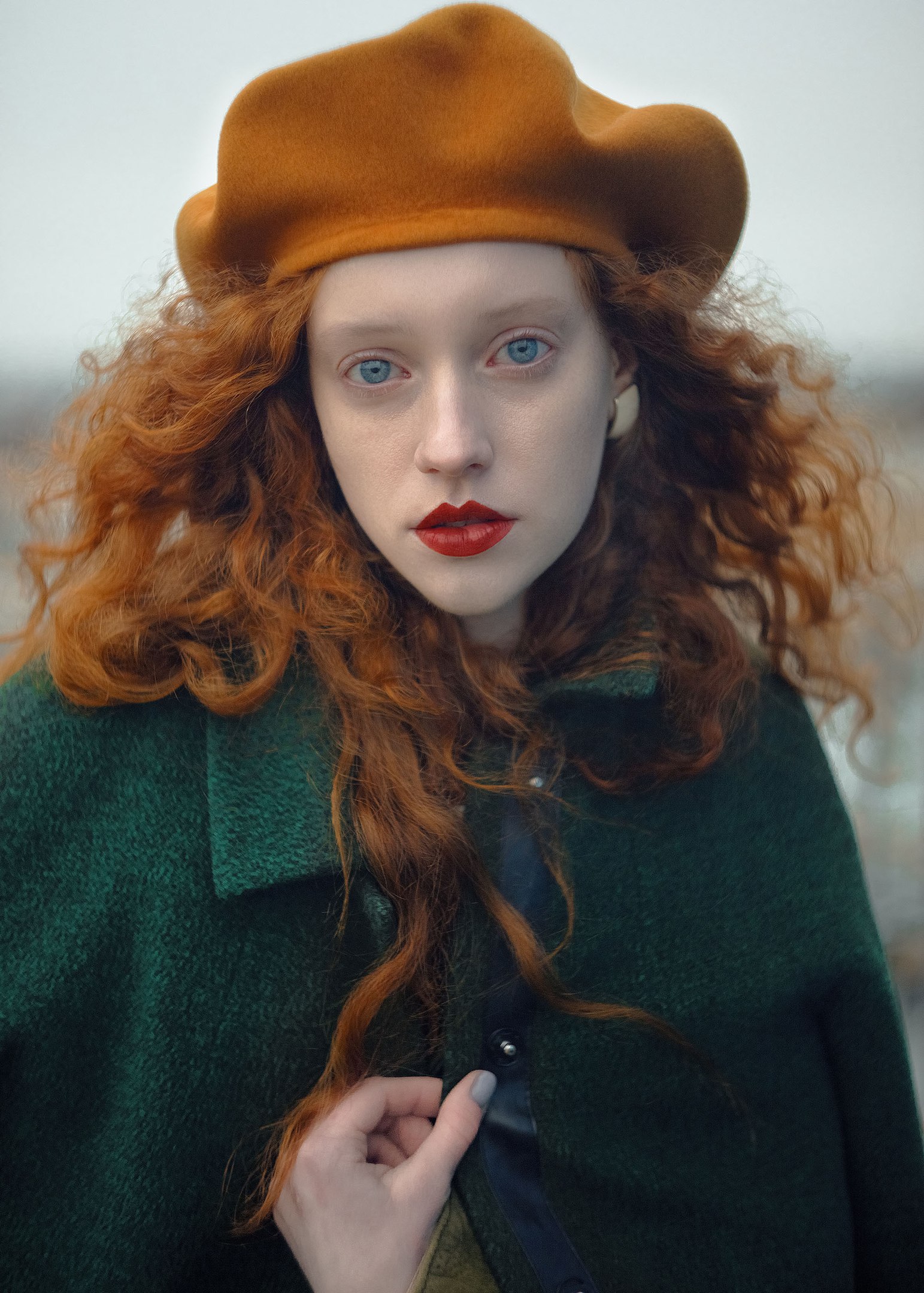 1543x2160, 590 Kb / рыжая, женщина, берет, губы, пальто, Юлия Елина