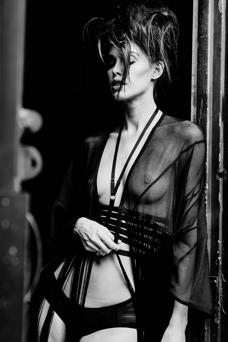 736x1102, 128 Kb / ч/б, прозрачное, пеньюар, сбруя, лямки