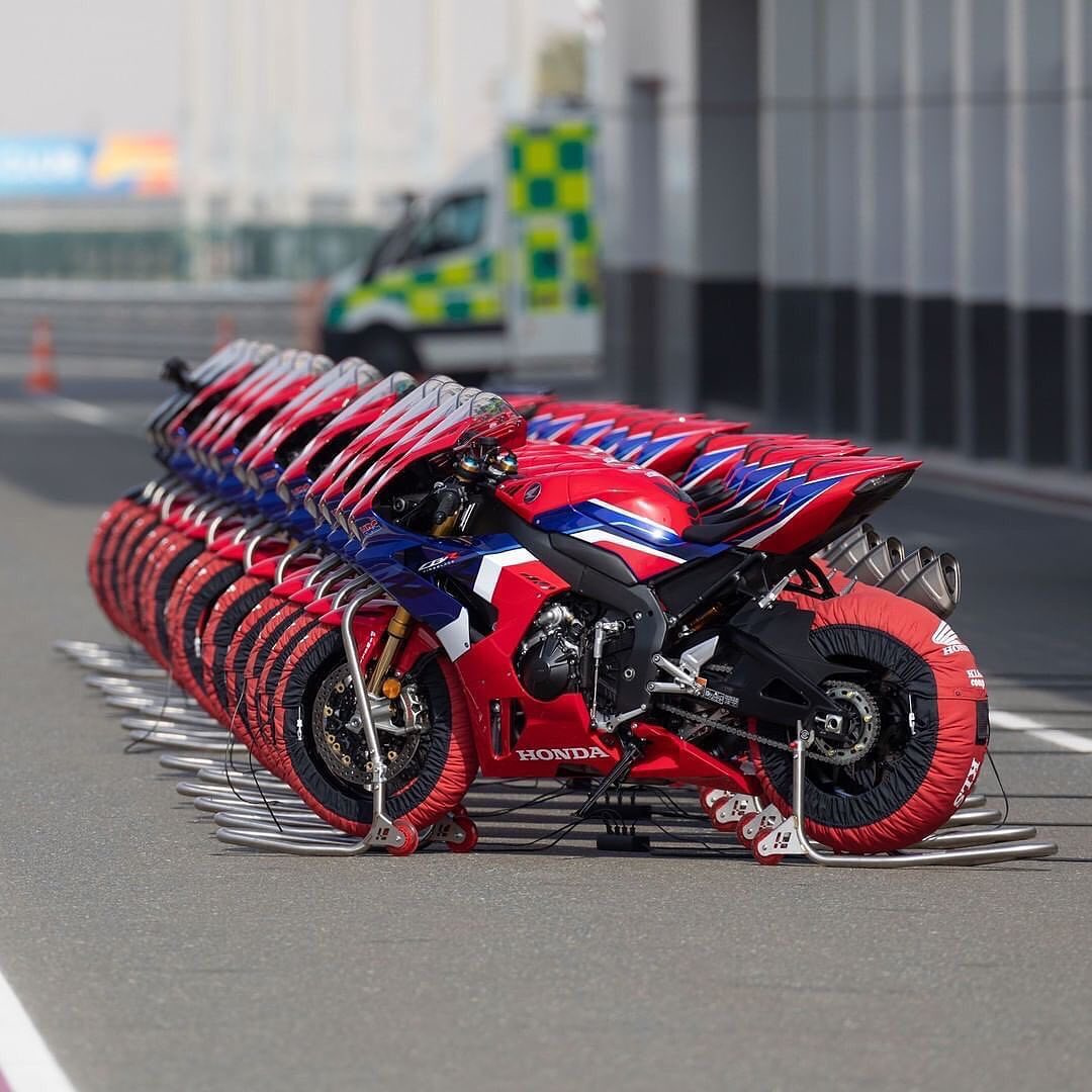 1080x1080, 264 Kb / байк, мотоцикл, honda, полищук на мотоцикле