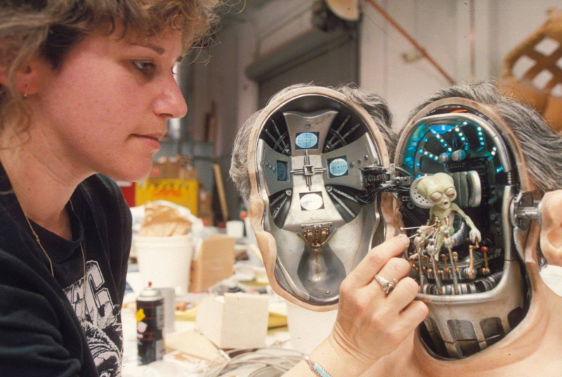 800x537, 134 Kb / Люди в черном, манекен, голова, инопланетянин, скафандр, манекен