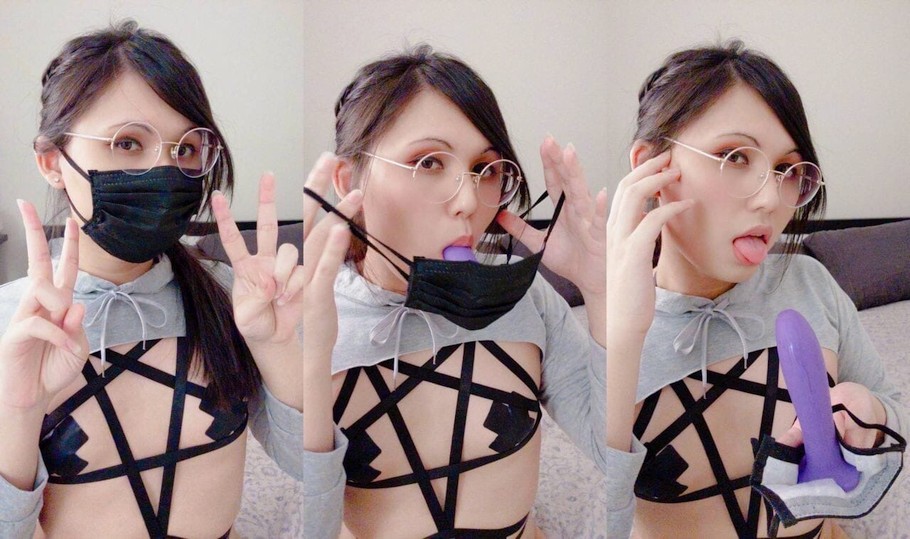 910x539, 129 Kb / азиатка, маска, дилдо