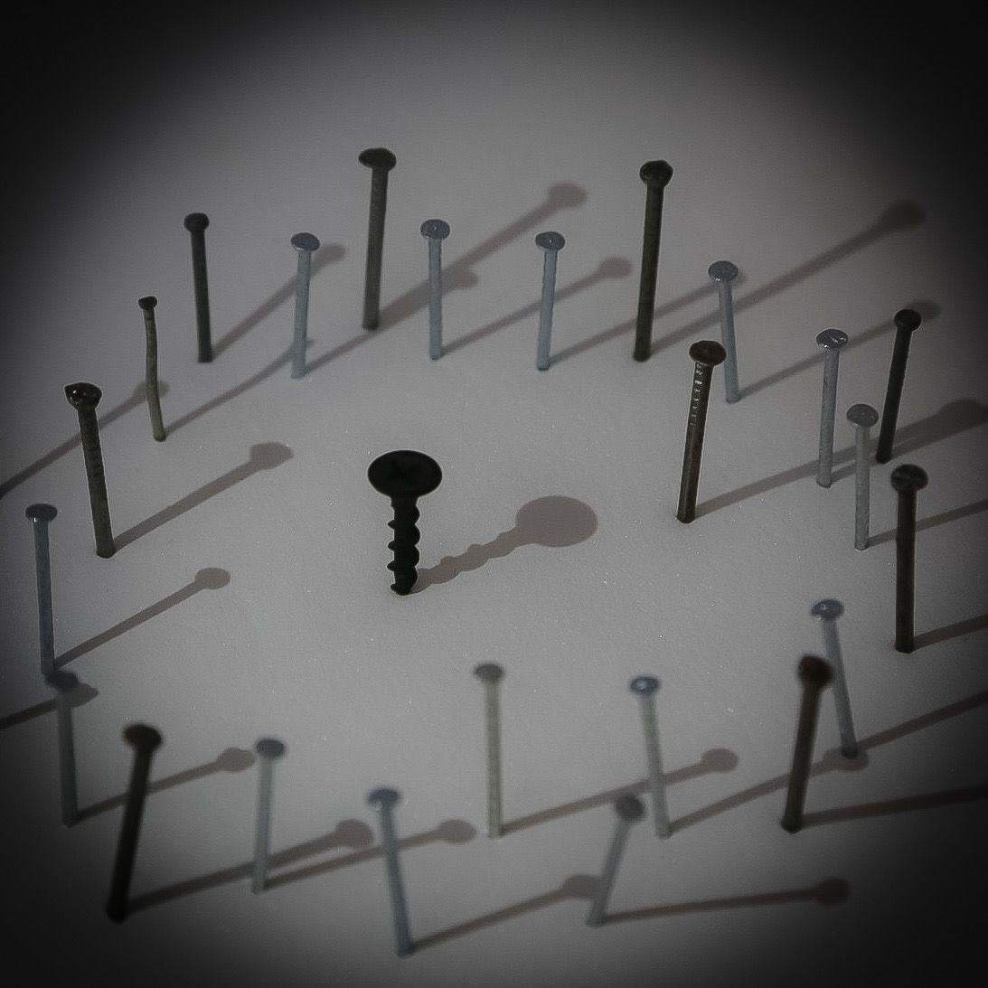 1093x1093, 203 Kb / Гвозди, шуруп, инсталляция