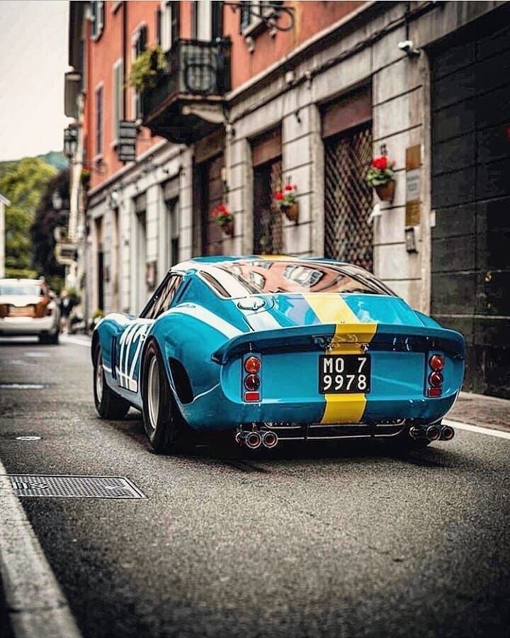 720x900, 151 Kb / автомобиль, ретро, улица, полоска