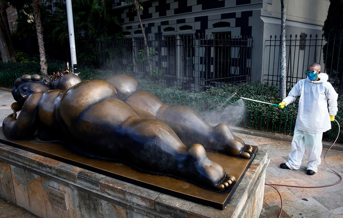 1100x700, 255 Kb / памятник, голая,попа, дезинфекция