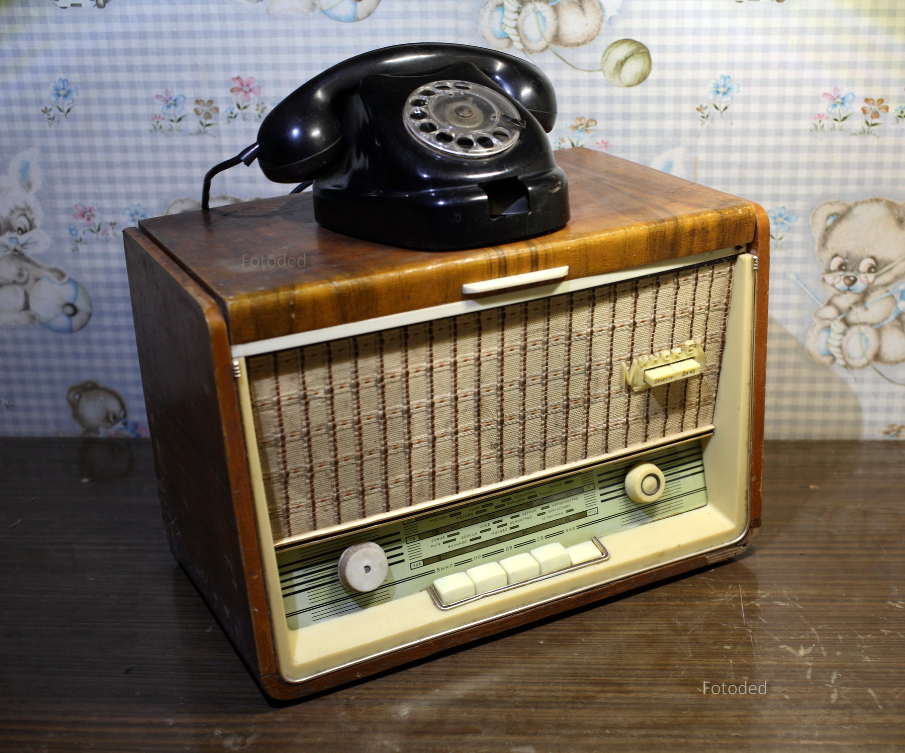 1800x1498, 626 Kb / смартфон, Минск 61, радиола, телефон, Fotoded