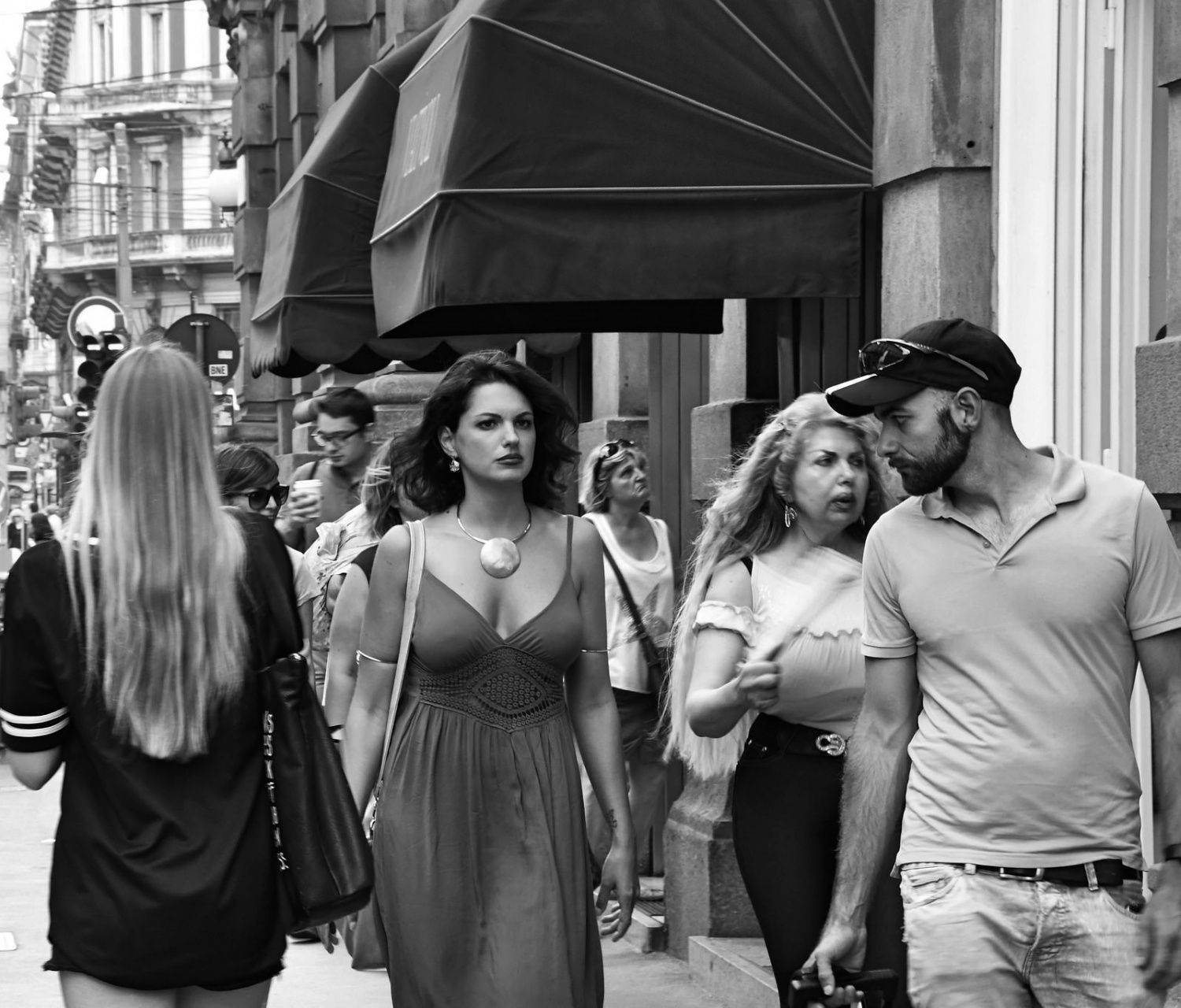 1500x1280, 198 Kb / ч/б, пешеходы