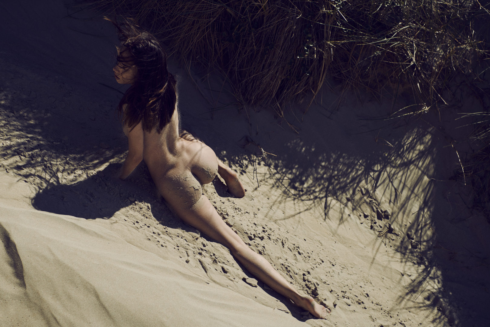 1620x1080, 346 Kb / голая, пляж, песок, грязная, попа, Rebecca Bagnol