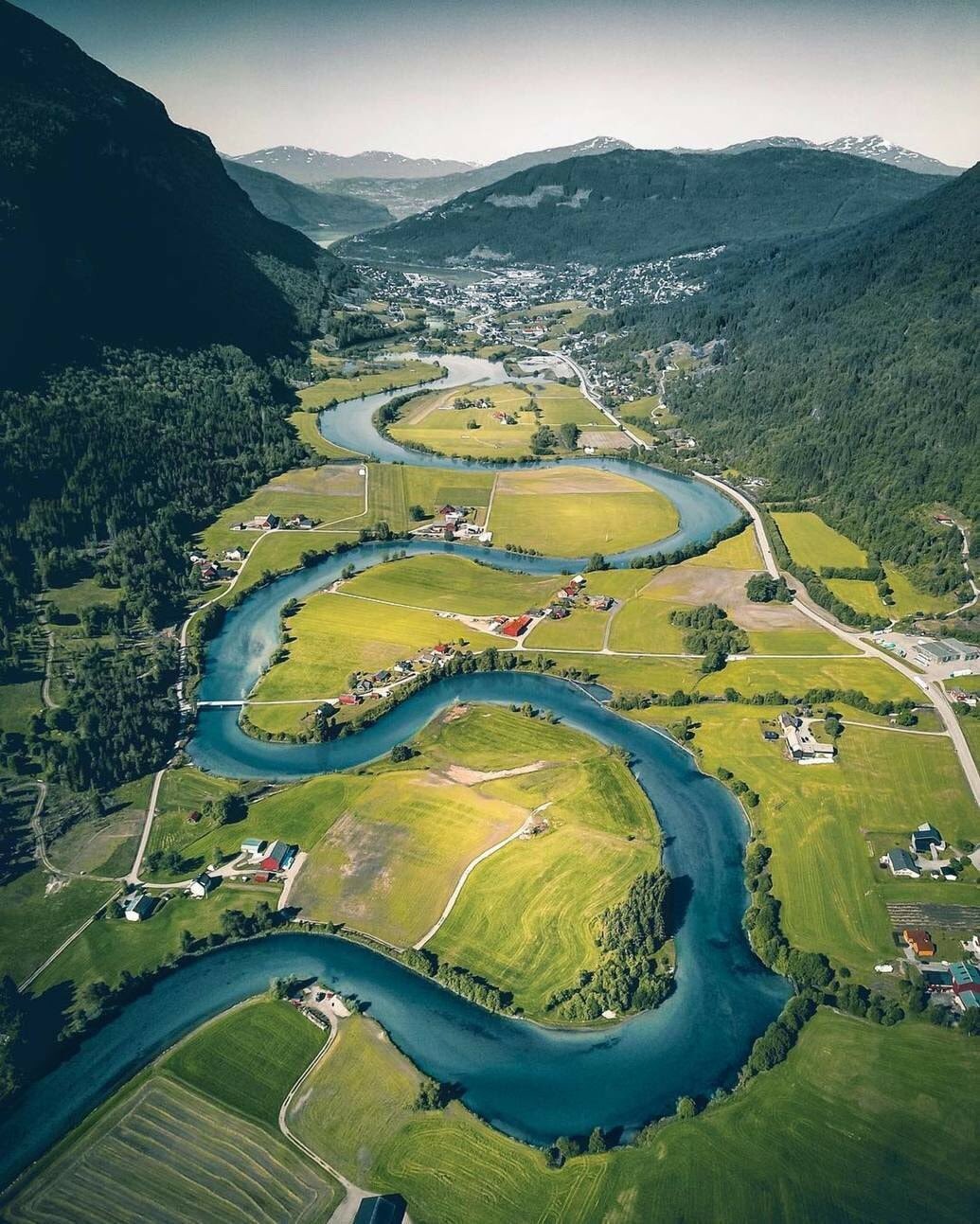 1035x1293, 263 Kb / река, горы, Финляндия, Стрюн, норвегия