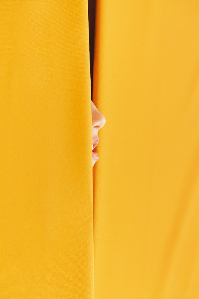 667x1000, 74 Kb / жёлтый, рот, нос, щель