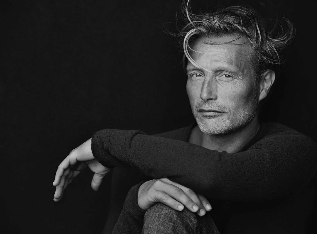 1080x798, 120 Kb / Мадс Миккельсен, ч/б