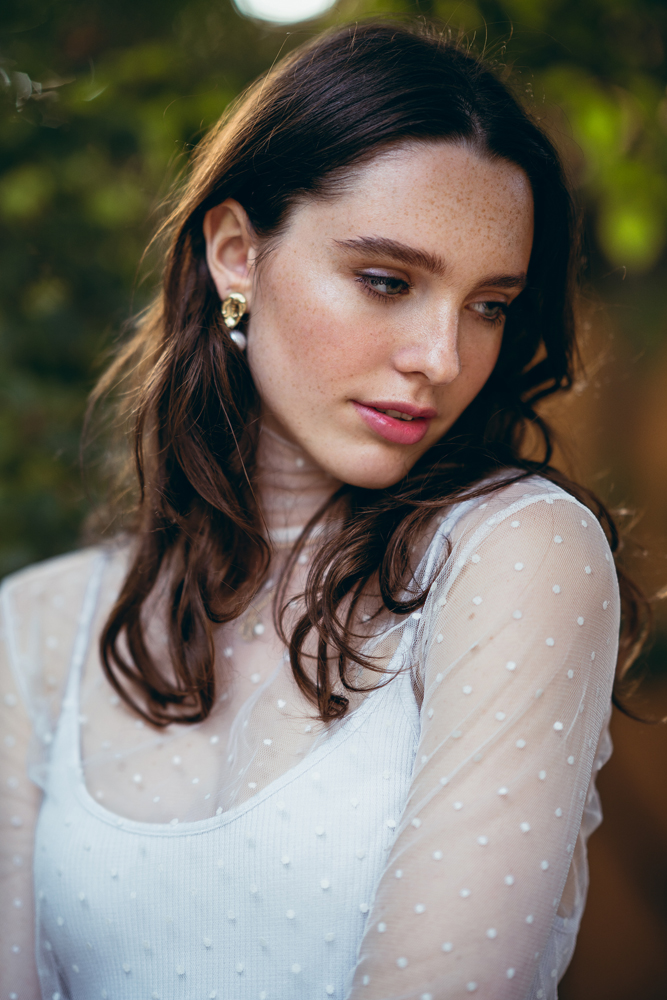 667x1000, 476 Kb / брюнетка, майка, шатенка, платье, прозрачное, горошек, Julia Trotti