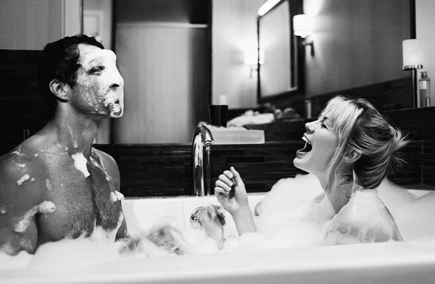 848x554, 75 Kb / пена, ванна, ч/б, пара, смех