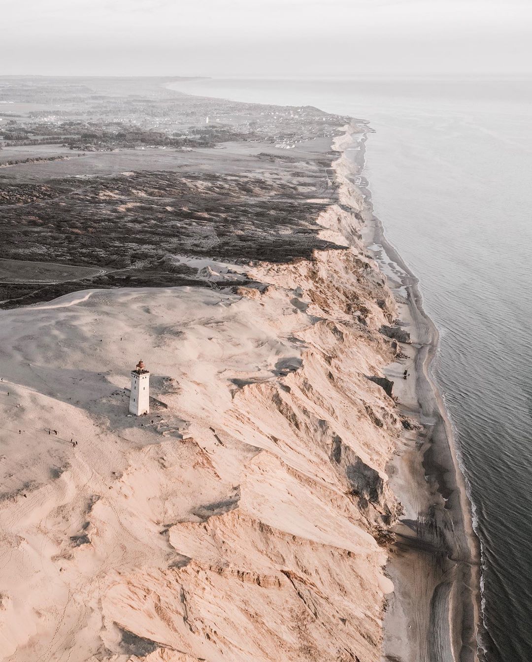 1080x1344, 283 Kb / маяк, берег, скала