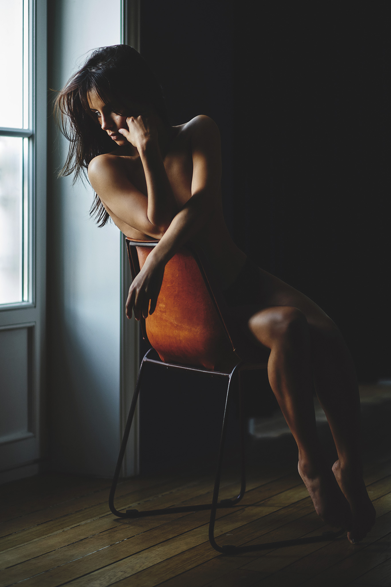 1365x2048, 368 Kb / стул, доски, голая, девушка