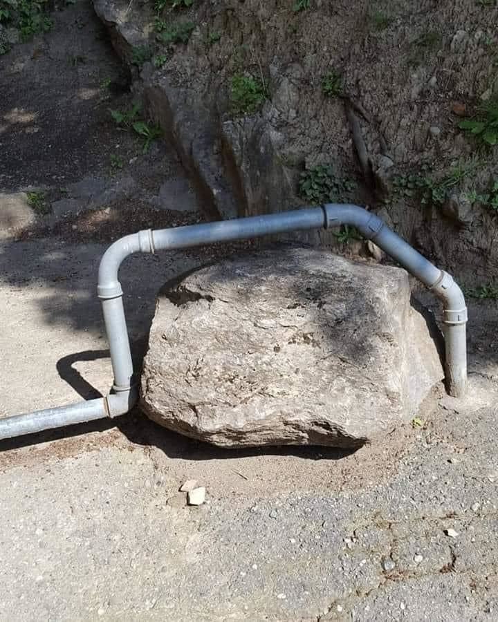 720x900, 137 Kb / камень, труба, обвод