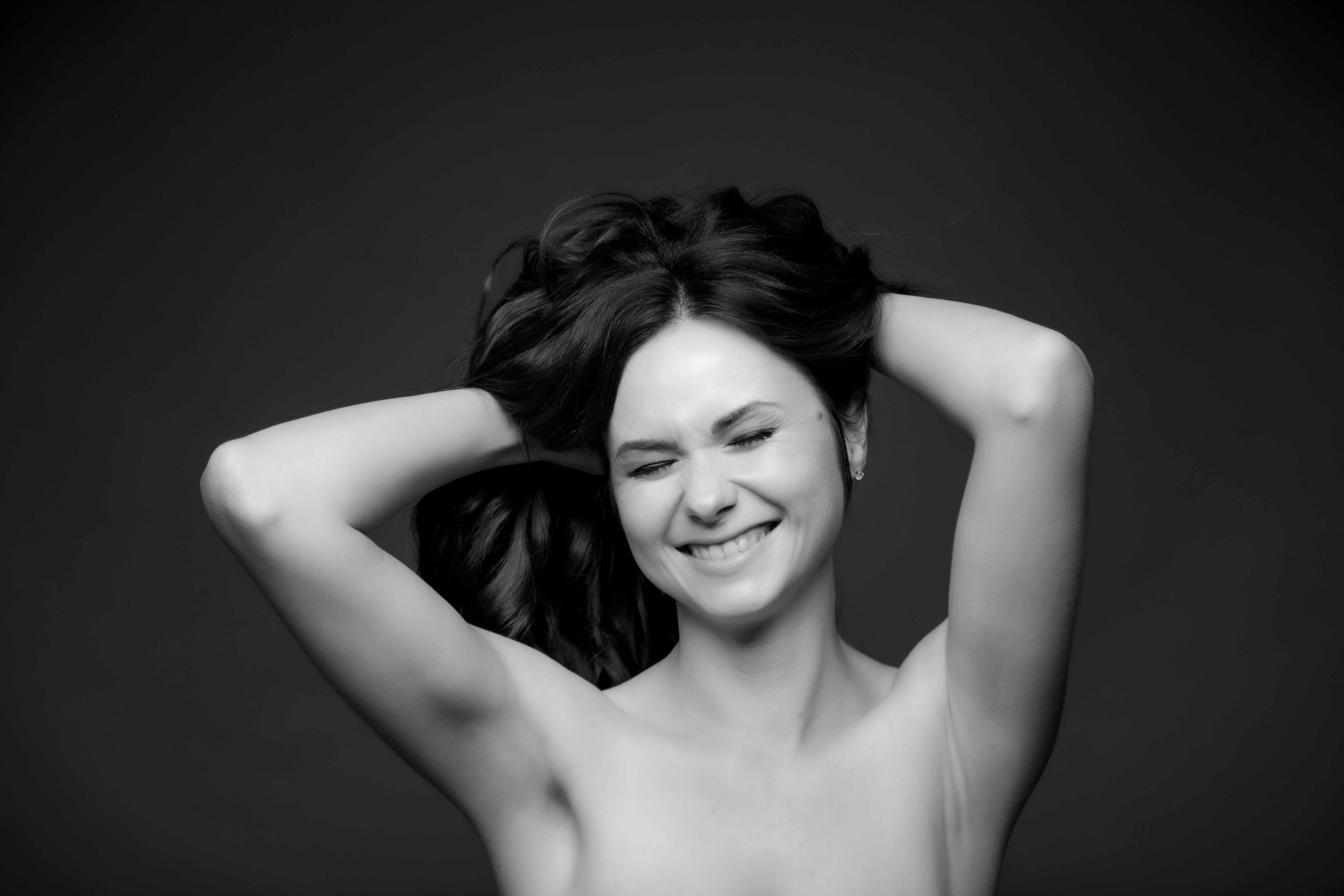 5472x3648, 589 Kb / Девушка, плечи, ч/б