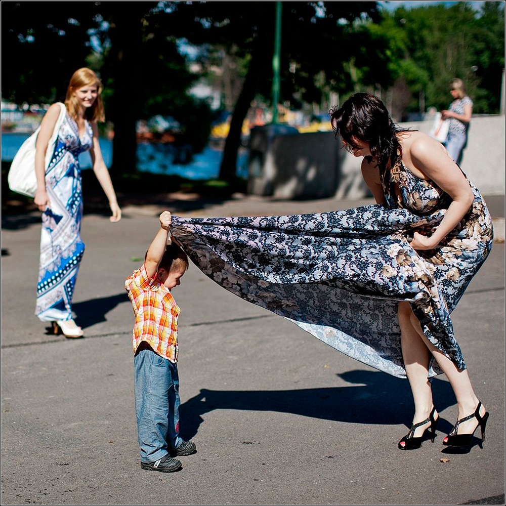 1000x1000, 364 Kb / мальчик, юбка, девушка, платье