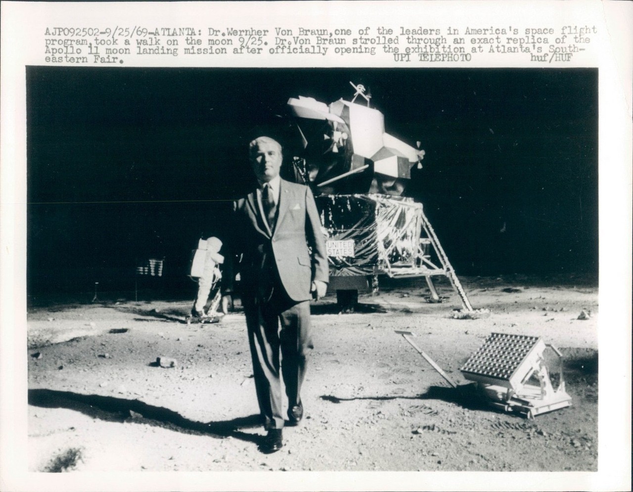 1280x995, 260 Kb / ч/б, космос, НАСА, Аполлон 11, луна, сша