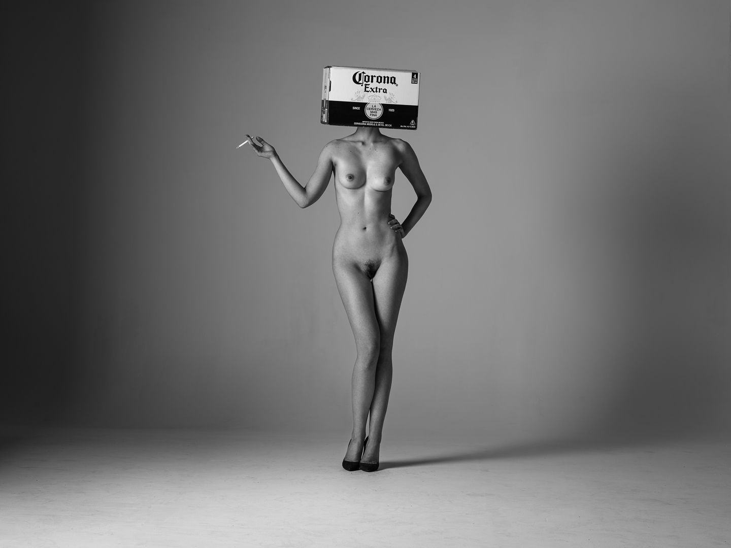 1440x1080, 84 Kb / коробка, сигарета, корона