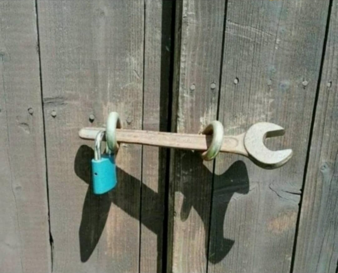 1080x873, 183 Kb / Дверь, ключ, замок