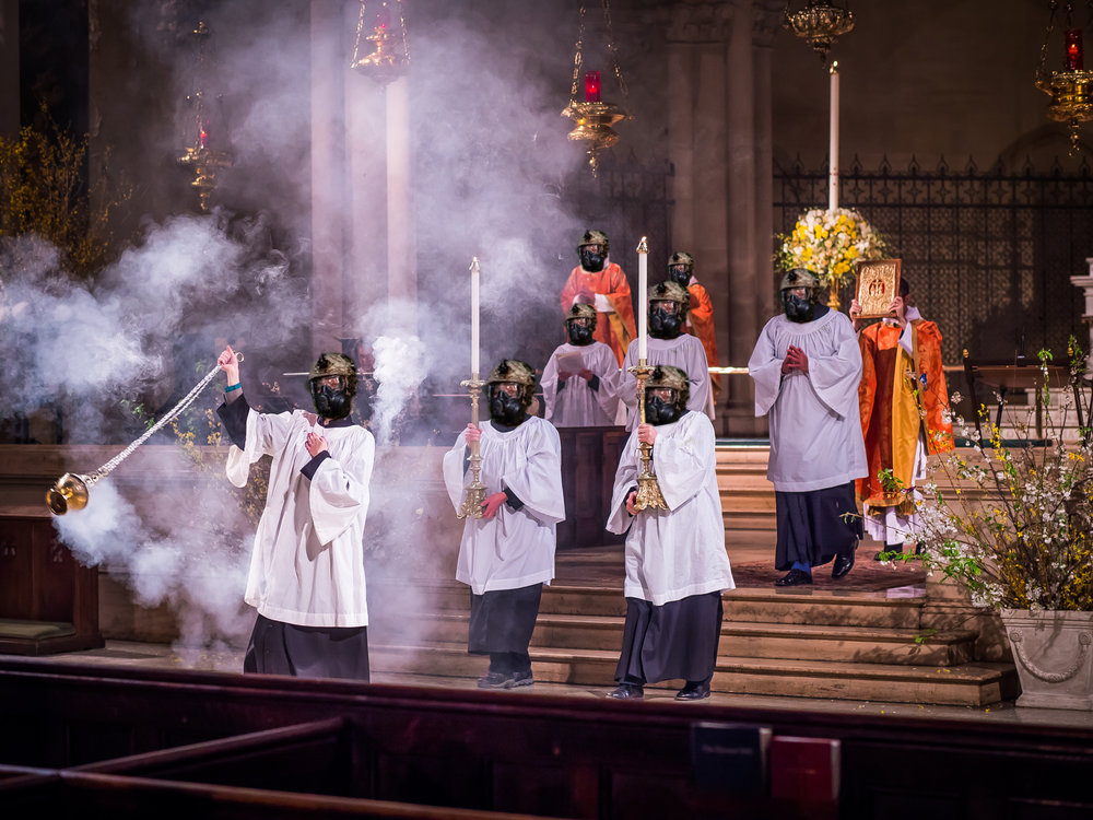 1000x750, 423 Kb / церковь, шлемы, противогазы, служба, пгм