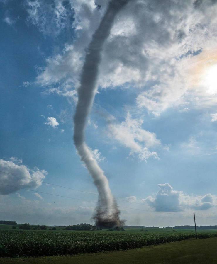 740x901, 49 Kb / поле, небо, облака, смерч, торнадо