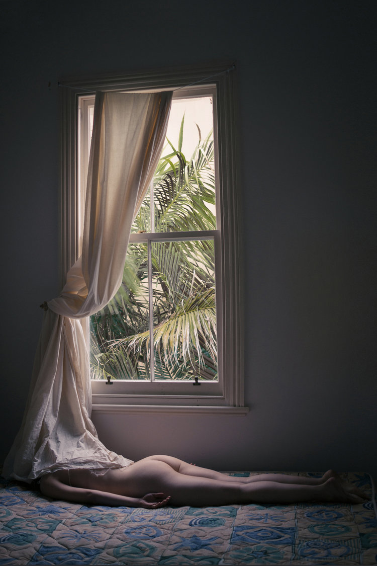 750x1125, 157 Kb / окно, штора, матрац, женщина, пальма