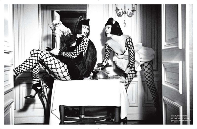 800x523, 75 Kb / женщины, каре, ушки, двери, стол, часы, ч/б, посуда, сетка, цветок, Ellen von Unwerth