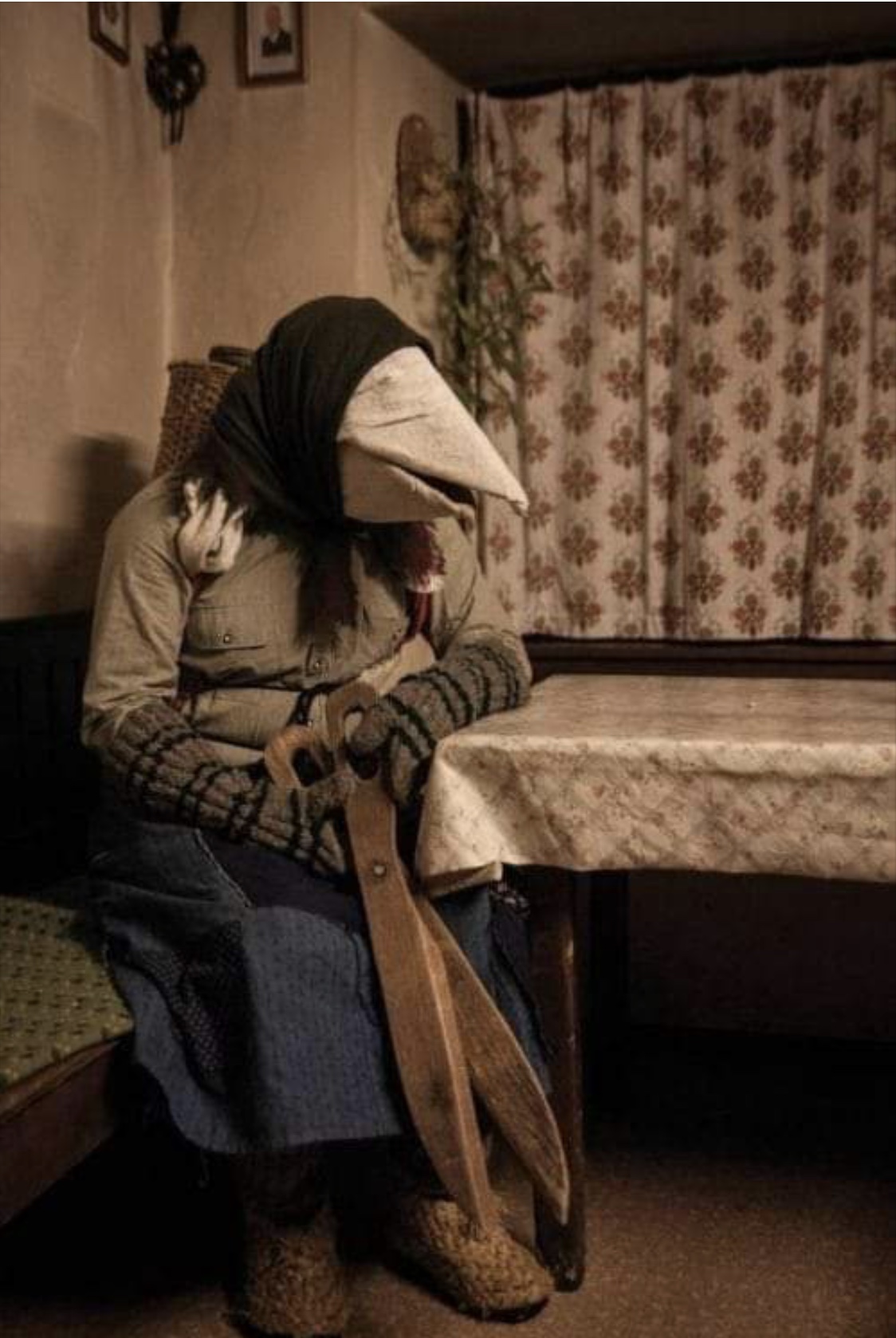 1124x1678, 338 Kb / бабушка, ворона, платок, ножницы, лапти, стол, занавеска