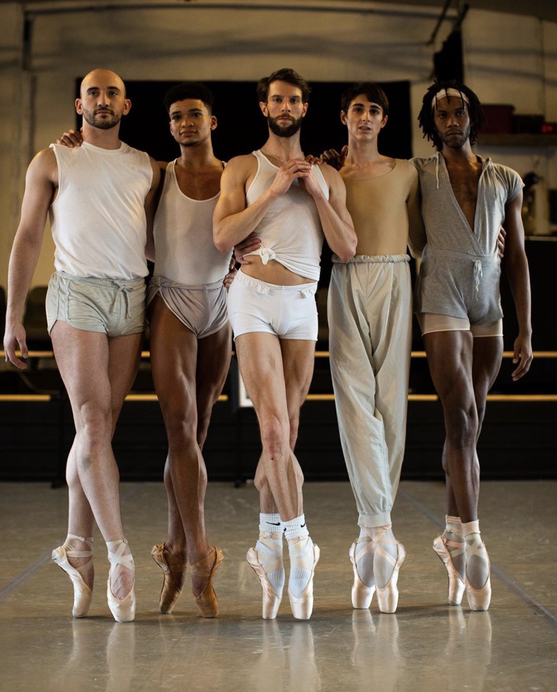 1124x1395, 417 Kb / танцоры, пуанты, носки, шорты