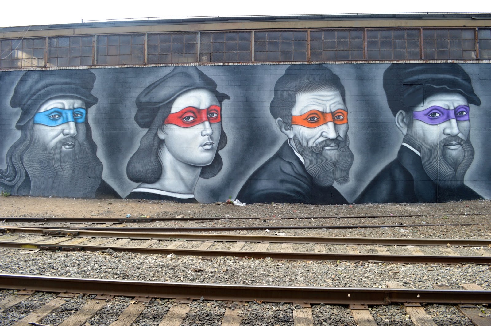 1600x1064, 408 Kb / граффити, рельсы, шпалы, стена, эпоха возрождения, ниндзя, леонардо, рафаэль, микеланджело, донателло