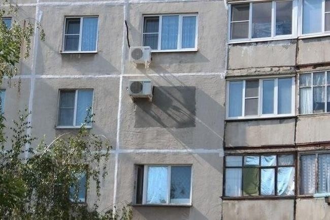 650x433, 85 Kb / панелька, дом, окно, кондиционер