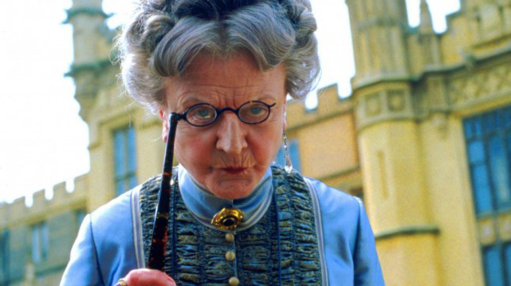 1027x576, 116 Kb / няня, очки, брошь, кудри, седина, старушка