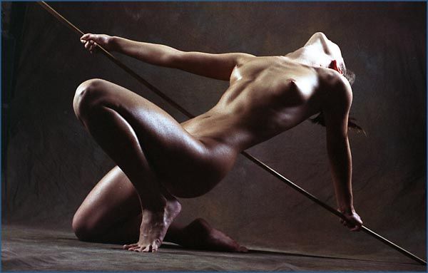 600x383, 28 Kb / спорт, голая, копье