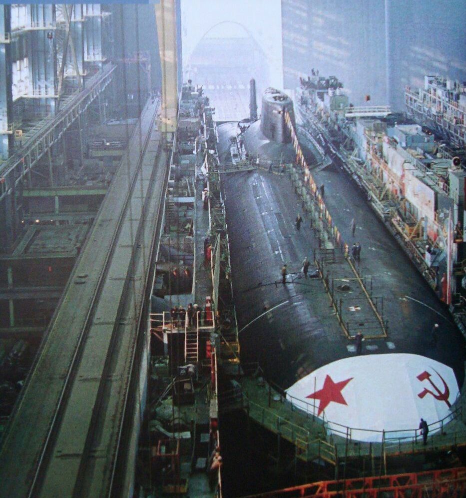 933x997, 171 Kb / Крейсер, 941, Акула, подлодка, подводная лодка, завод, ссср, верф, Северодвинск