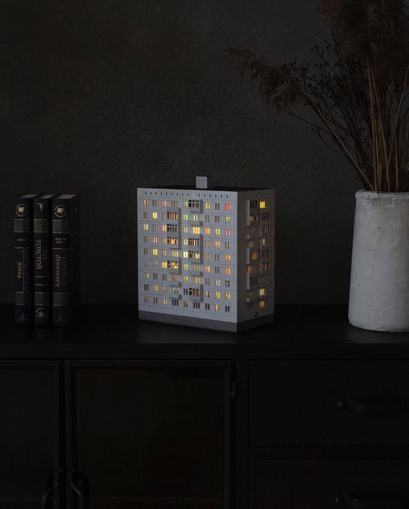 811x1010, 63 Kb / ночник, брежневка, дом, окна, свет