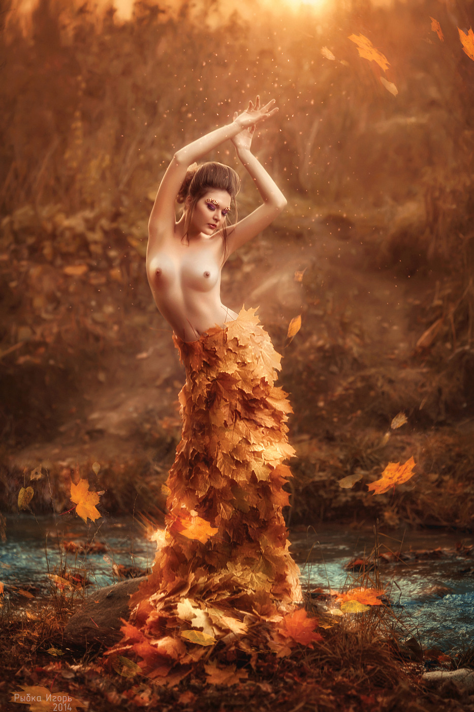 933x1400, 402 Kb / сиськи, листья, осень, ручей, клён