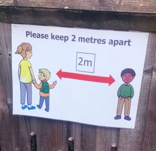 538x520, 72 Kb / забор, доска, дистанция, эпидемия, blm, негр